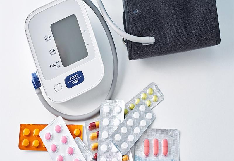 Chọc hút nang thận là thủ thuật ít xâm lấn giúp giảm áp lực từ nang lớn